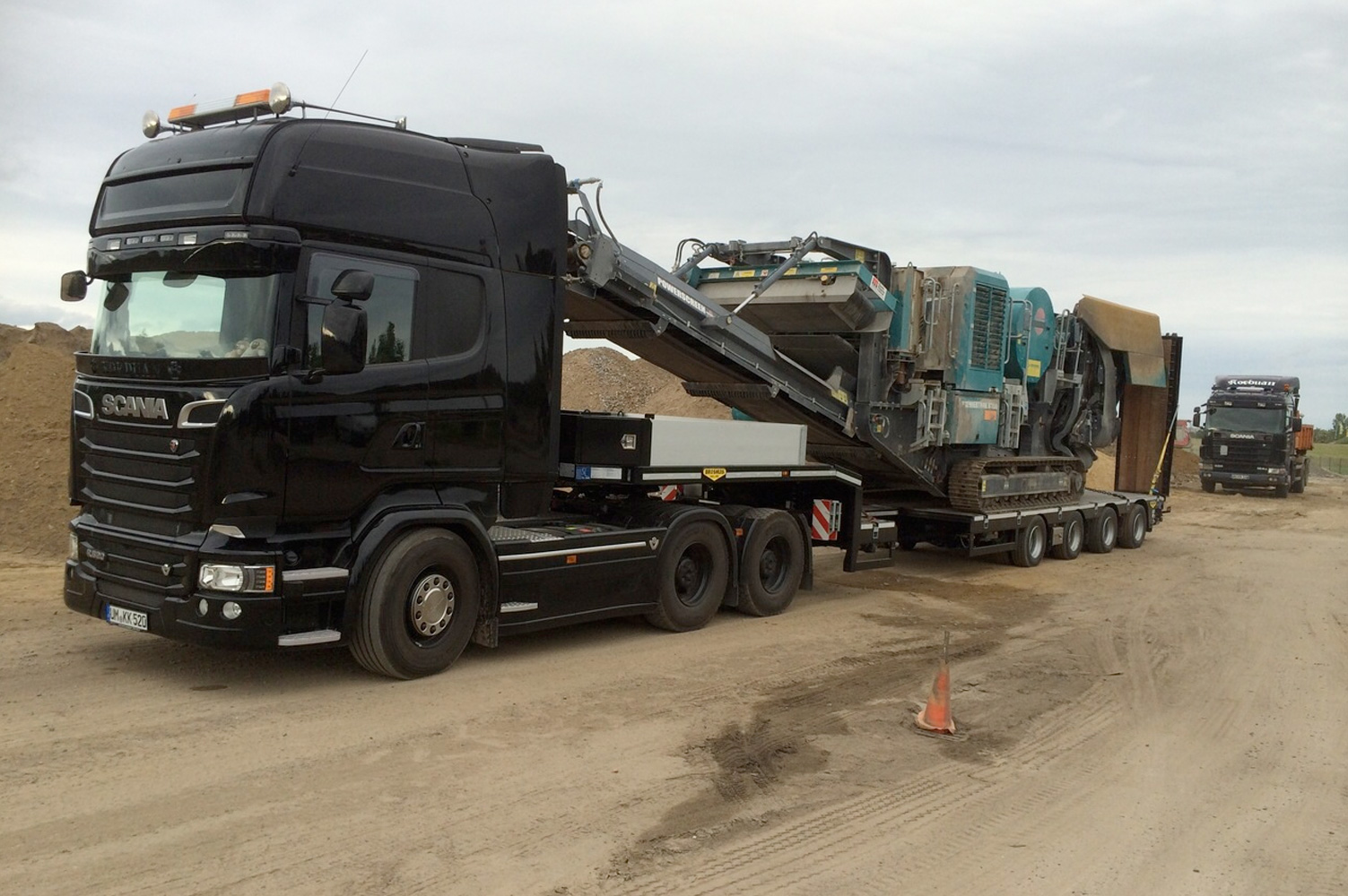 SL Air Takes on Heavy Plant Transport