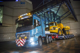 HeavyTorque Issue Three: Volvo FH16-750 8x4 Tridem