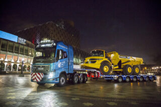 HeavyTorque Issue Three: Volvo FH16-750 8x4 Tridem