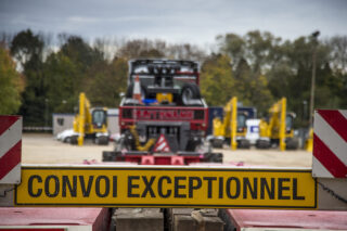 Scania Great Braitain, Scania, Scania Trucks, Scania GB, V8, Smiths Heavy Haulage, Phil Rootham, STGO, heavy haulage, TruckEast, Clutch on demand, R series, S Series, 8x4 tractor,