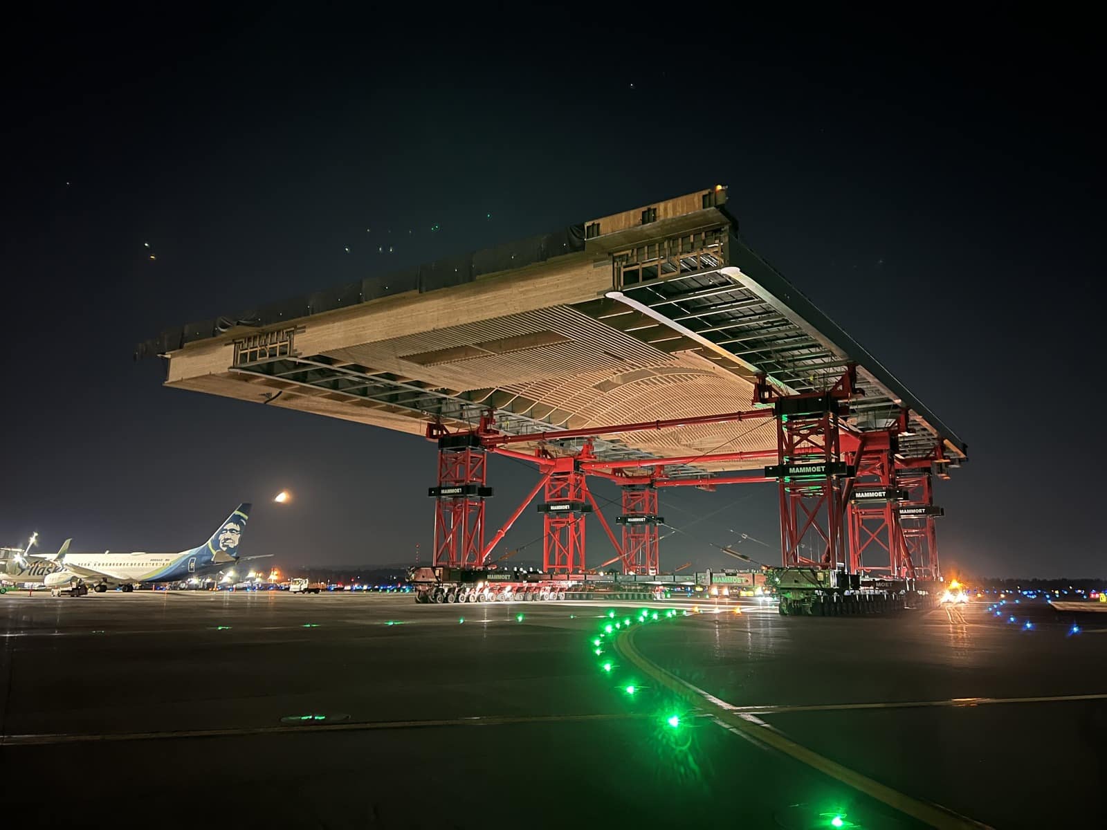 Mammoet Install Portland Airport's New Terminal Roof