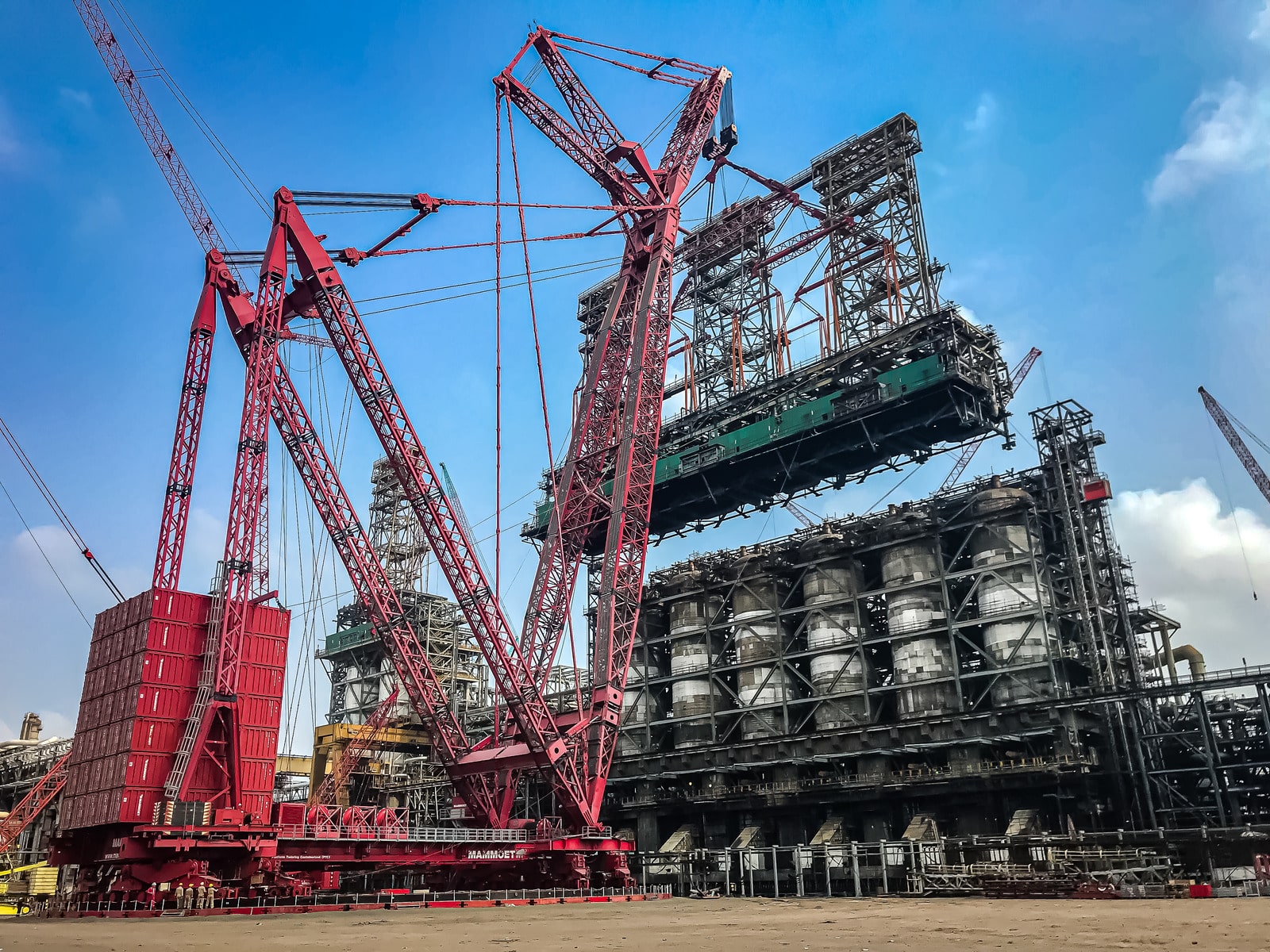 Mammoet Takes 8,000t of Lifting Power to India