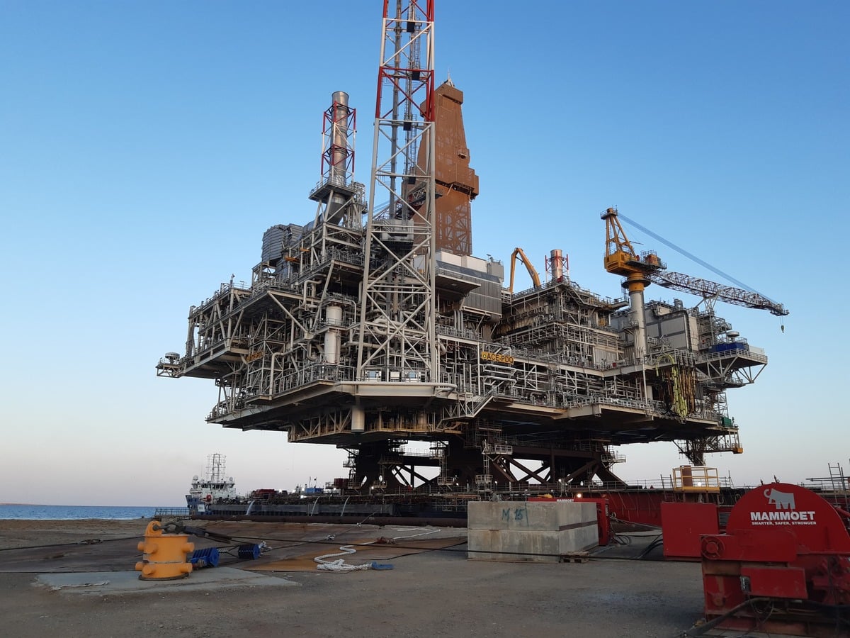 Mammoet Complete Jacking, Loadout and Floatover Operations for 19,600-Tonne Offshore Platform