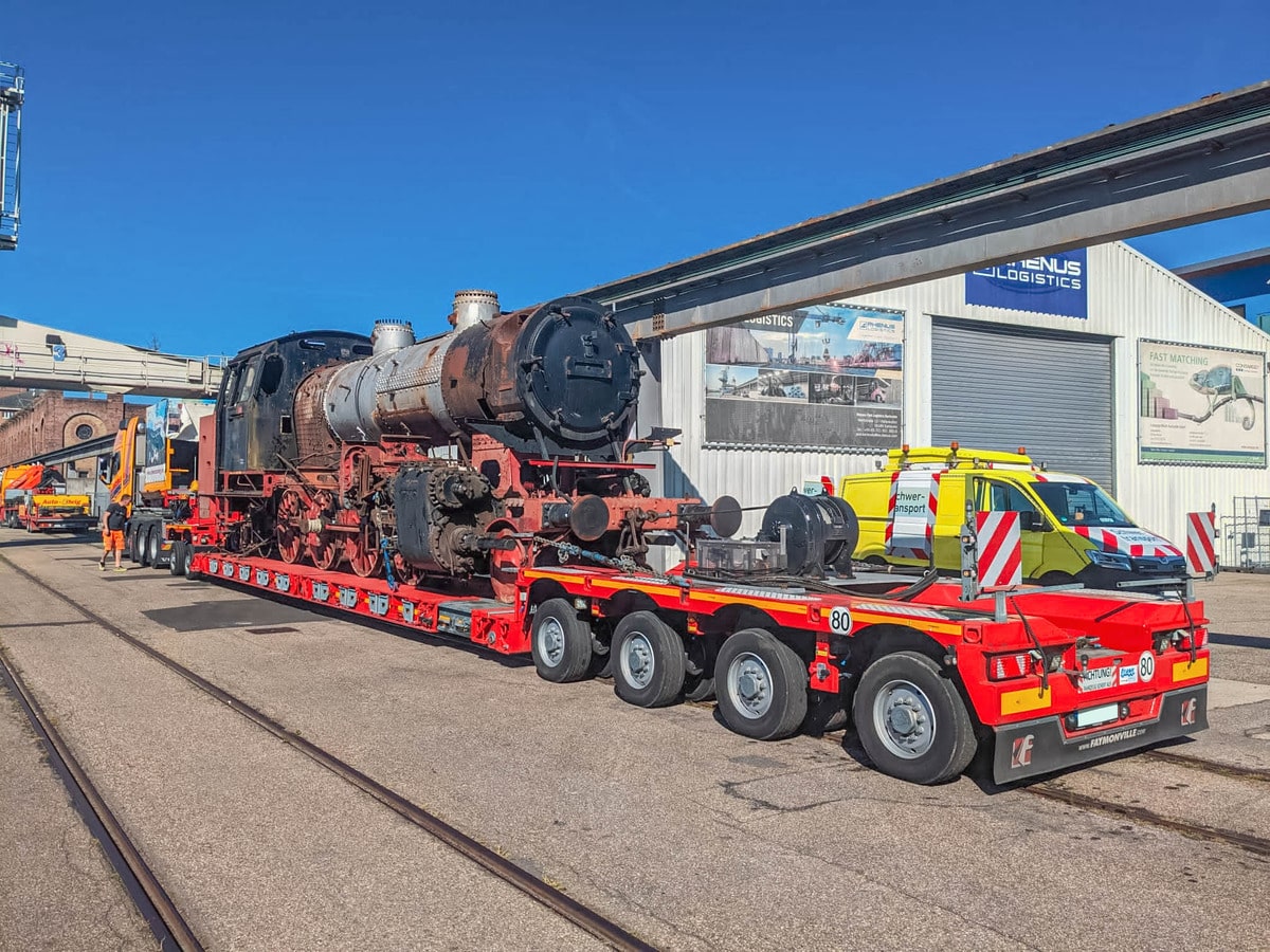 Faymonville's VarioMAX 2+4 transports a Type BR 86 346 Locomotive