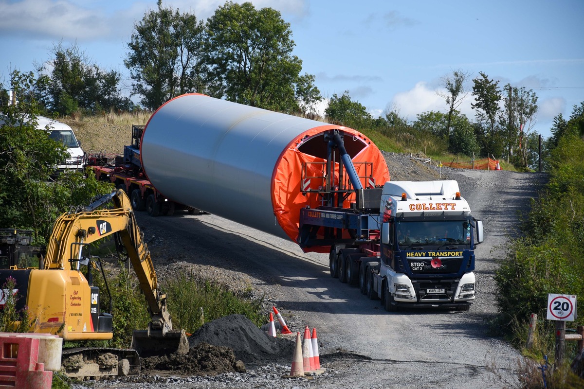 Collett Transport, a leading specialist in wind turbine logistics and transport, have successfully delivered 88 wind turbine components for Drumlins Park Wind Farm project in Ireland.