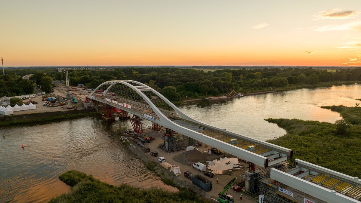 Symbolic Railway Bridge Replaced with World-First Network Arch Bridge