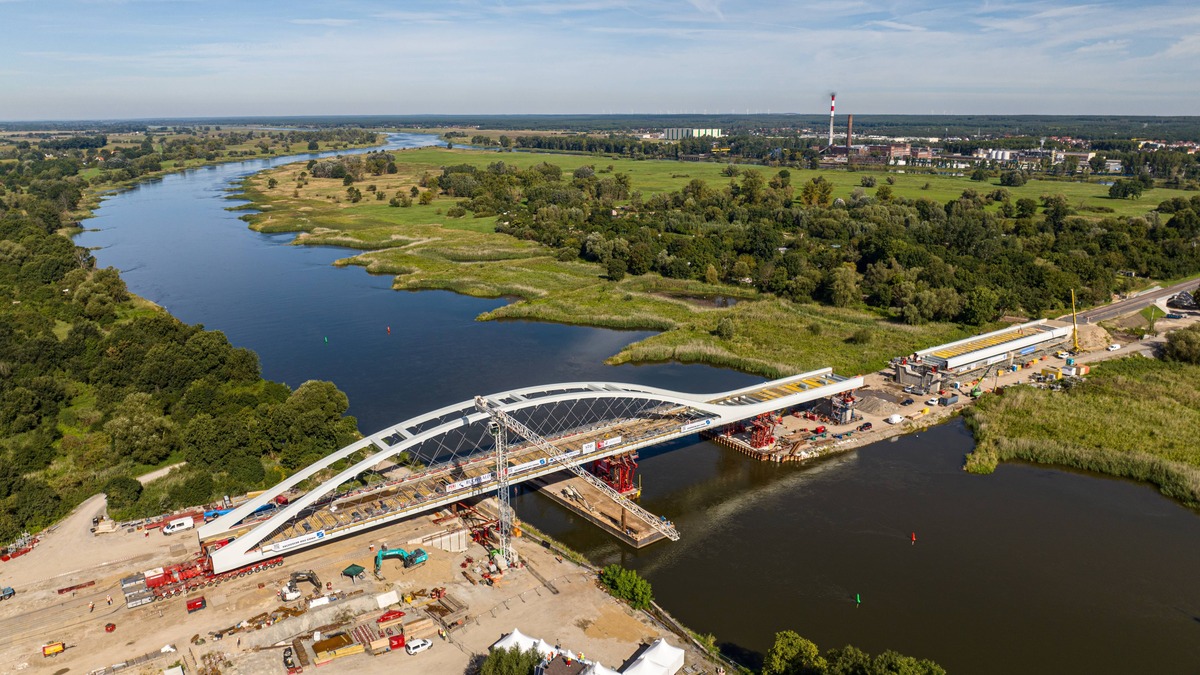 Symbolic Railway Bridge Replaced with World-First Network Arch Bridge