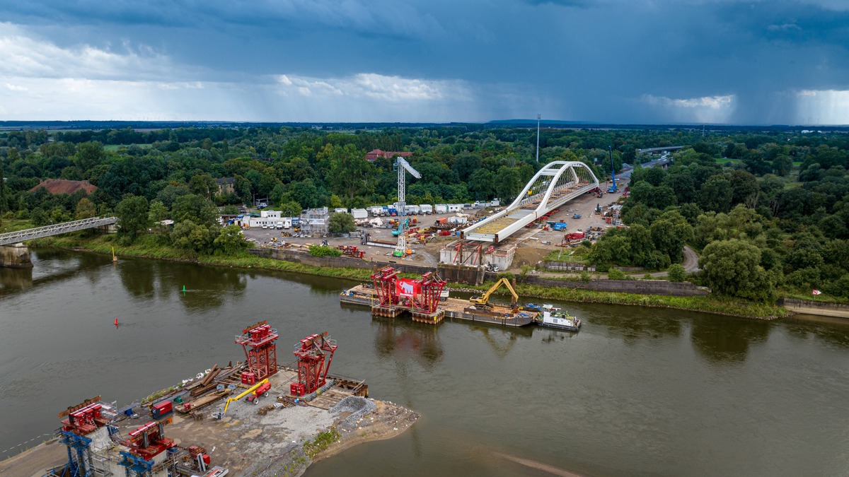 Symbolic Railway Bridge Replaced with World-First Network Arch Bridge