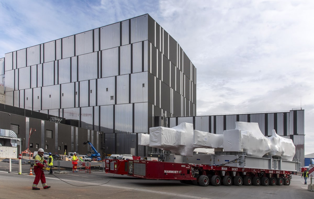 Mammoet’s Electric-Powered SPMTs Make Successful Debut at ITER