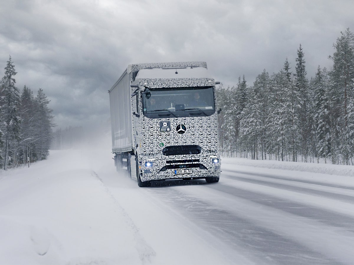 Between January and March, refined prototypes of the Mercedes-Benz eActros 600 had to face temperatures falling as low as minus 35 degrees Celsius to prove their viability under adverse conditions.