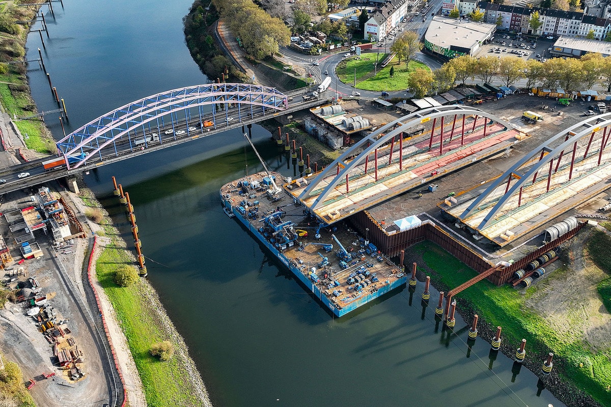 Sarens Expertly Installs Two Massive Steel Bridges In Duisburg, Germany