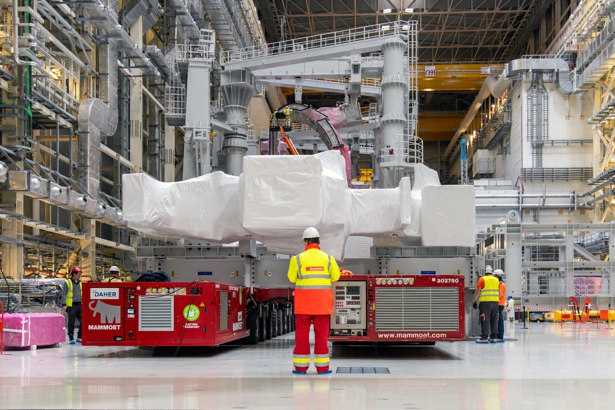 Mammoet’s Electric-Powered SPMTs Make Successful Debut at ITER