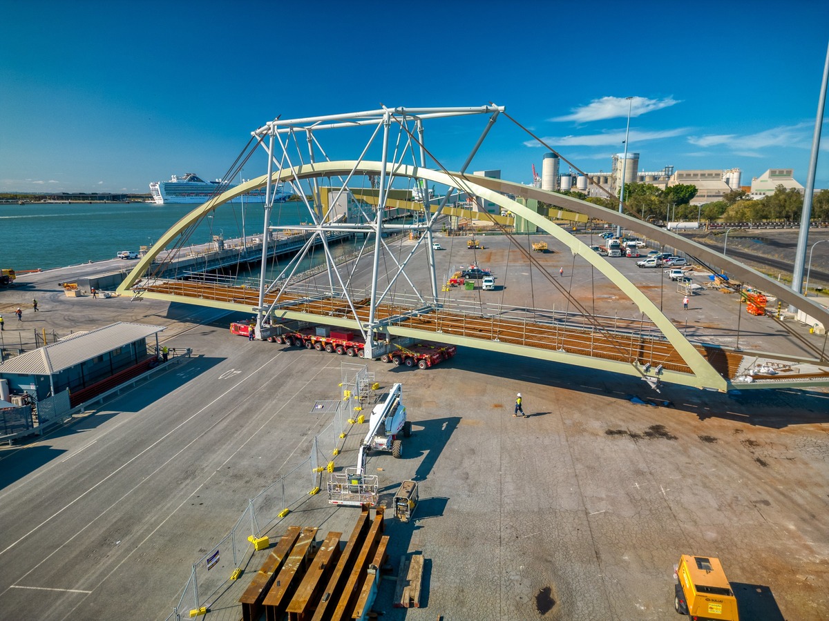 Complex Bridge Installation Transforms Brisbane's Connectivity