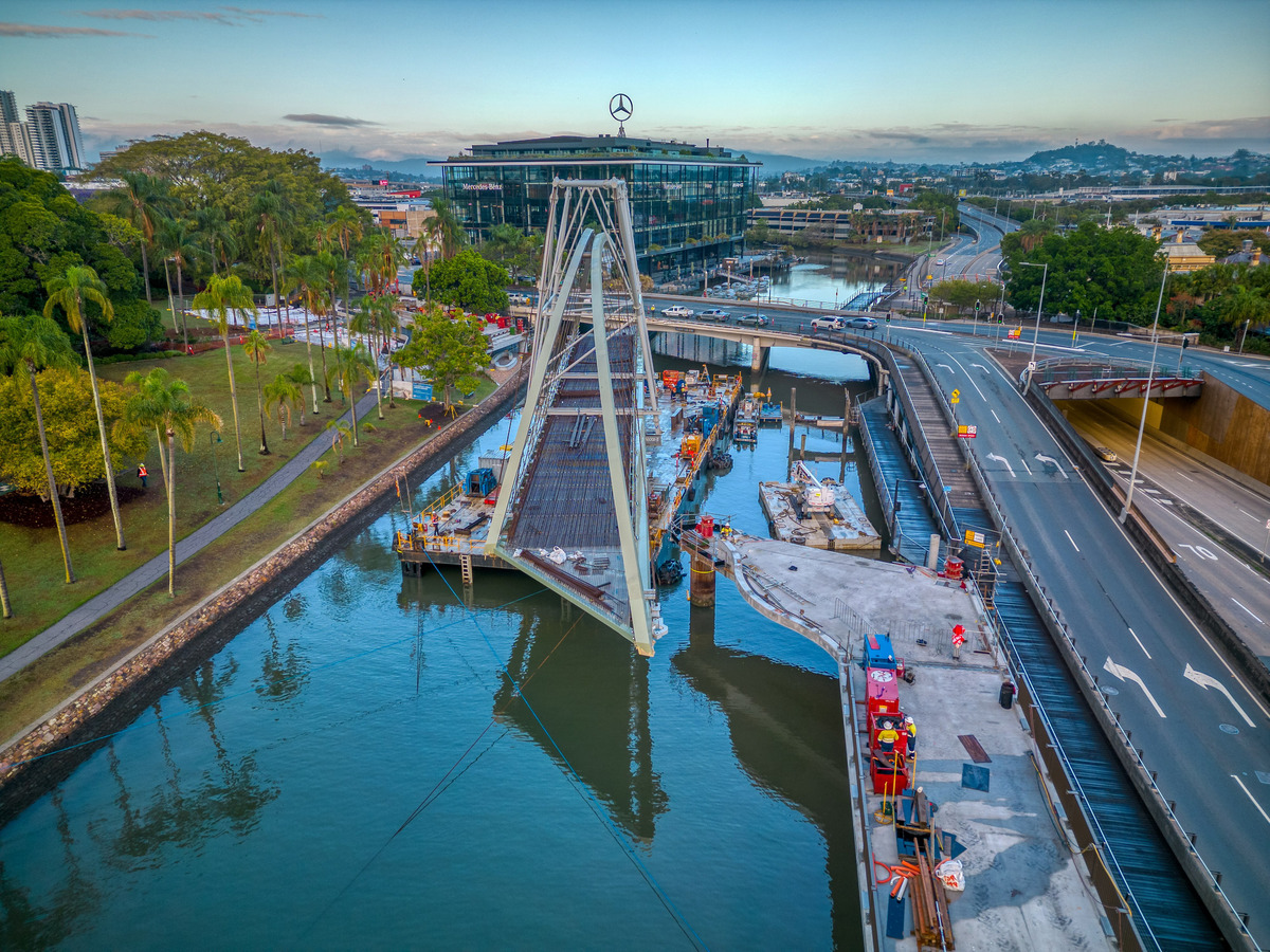 Complex Bridge Installation Transforms Brisbane's Connectivity