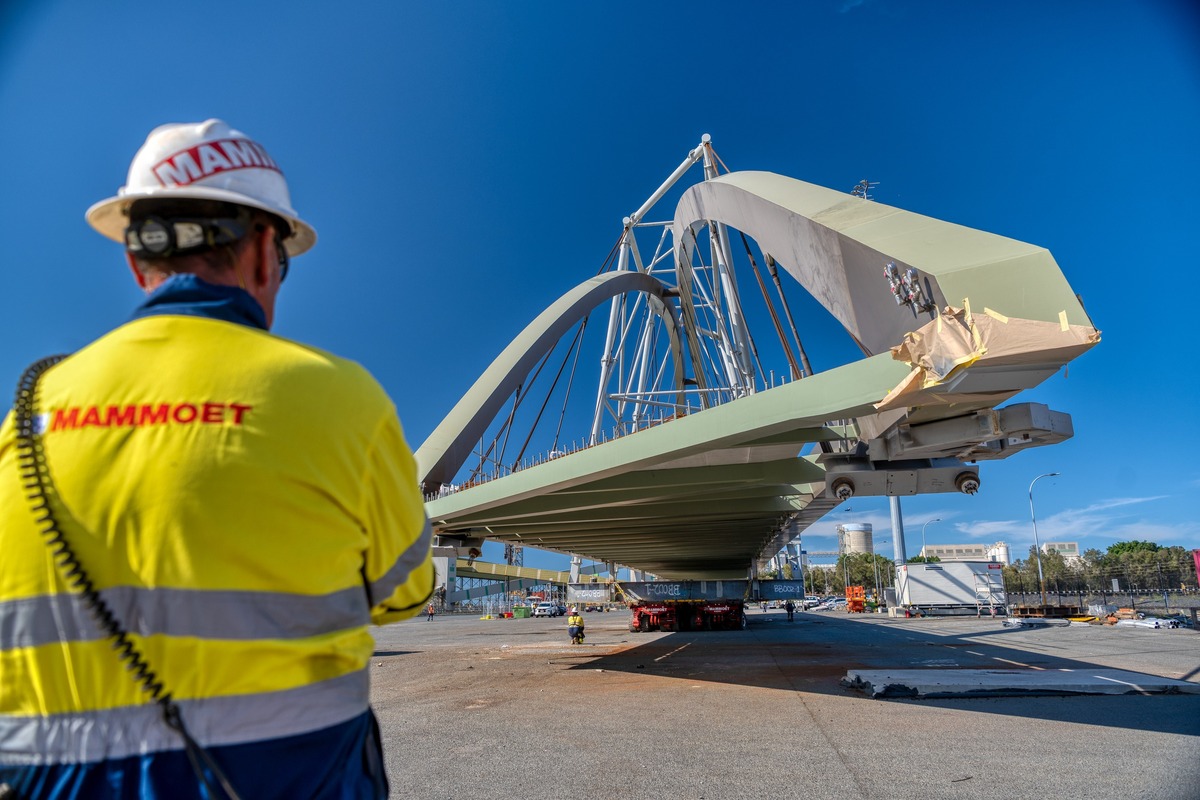 Complex Bridge Installation Transforms Brisbane's Connectivity