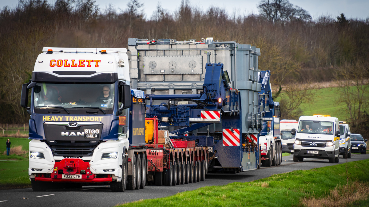 Collett Deliver Transformers To Biggleswade HeavyTorque Collett Deliver Transformers To Biggleswade HeavyTorque