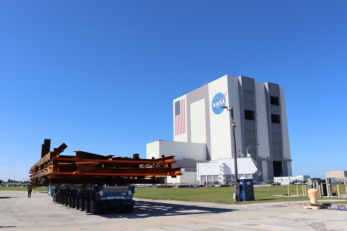 Sarens Helps NASA Prepare for “Mission Accomplished”