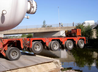 Bertling Logistics: HeavyTorque Issue 40