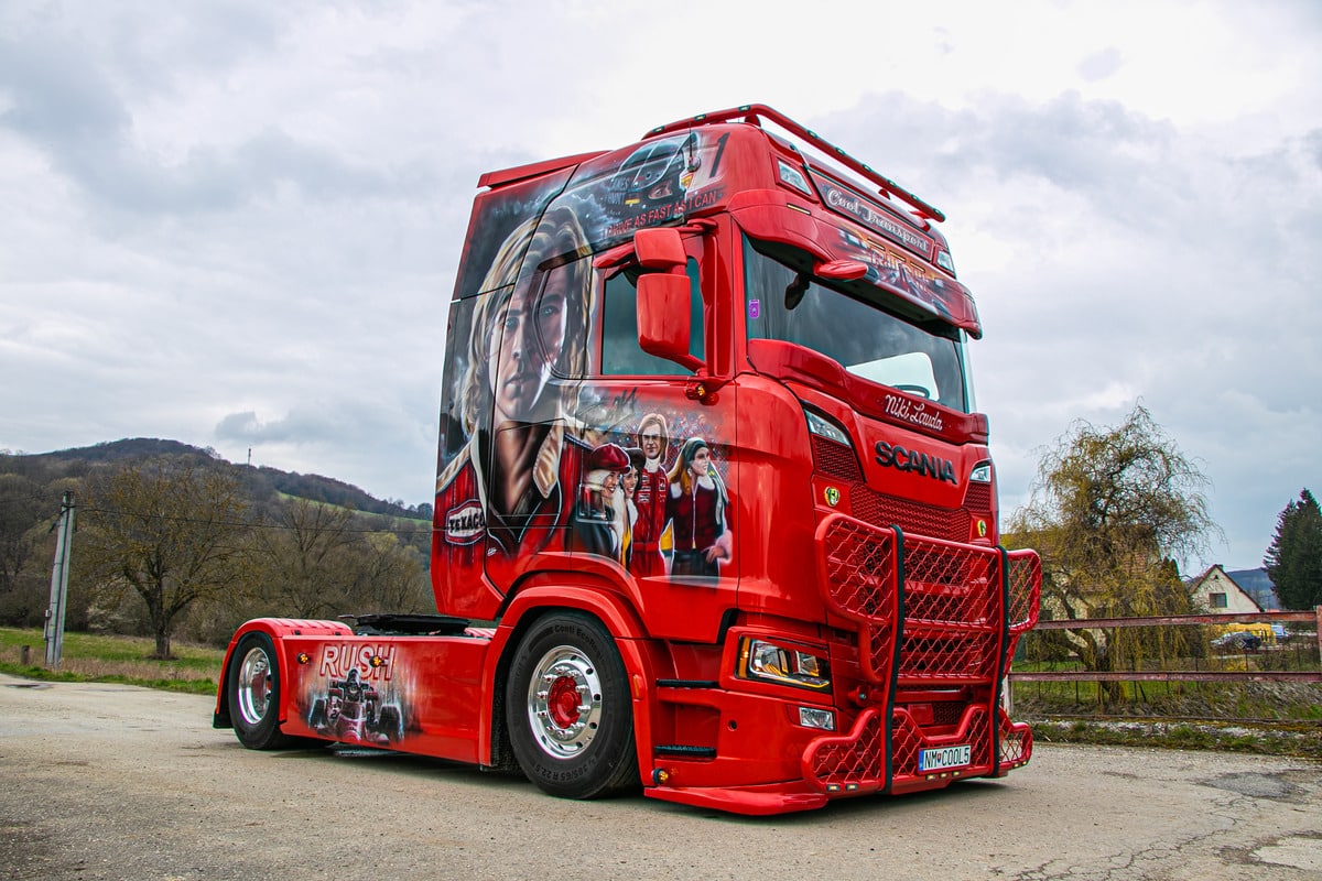 Cool Transport Niki Laura IMC Model Giveaway