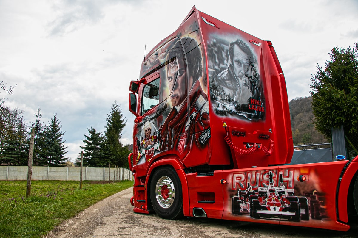 Cool Transport Niki Laura IMC Model Giveaway